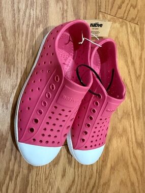 Native Kids Water Shoes in Bright Pink with White Toe
